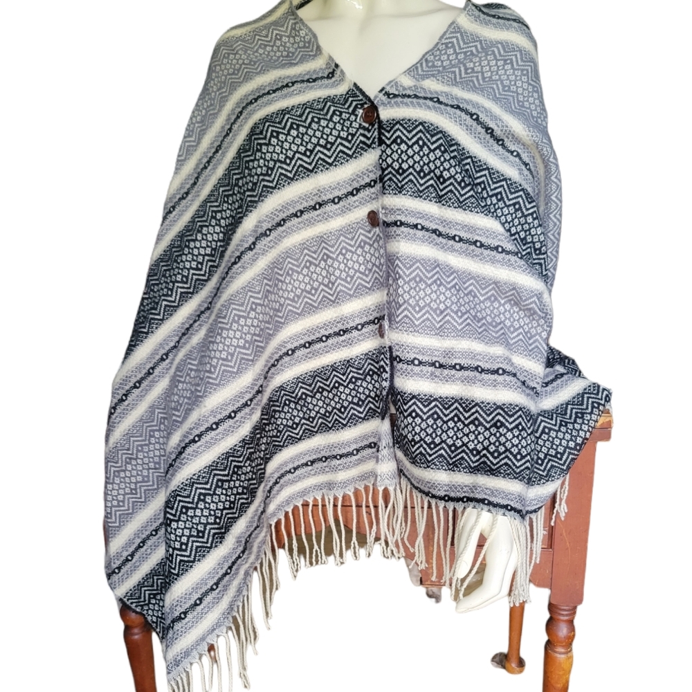 Bearpaw Grey & White Wrap Blanket Shawl